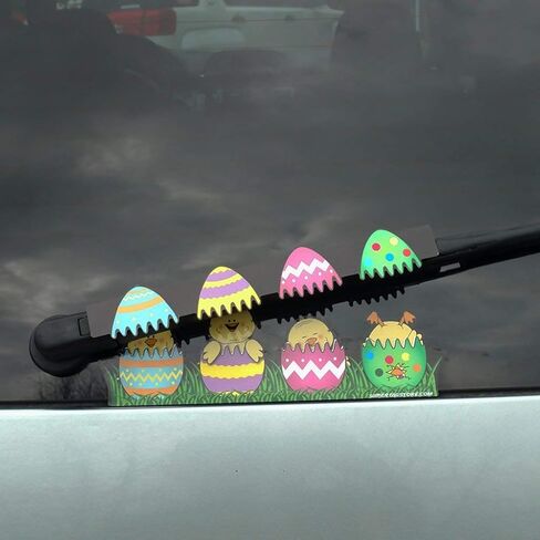يُعلق ملصق Peep A Boo Chicks & Eggs على شفرات ممسحة السيارة الخلفية in Saudi Arabia