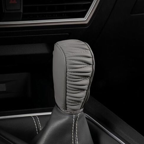 غطاء ناقل حركة تروس السيارة من الجلد من YoRise، غطاء مقبض ناقل مقاوم للماء والغبار مضاد للانزلاق، ملحقات تزيين حماية عصا ناقل الحركة الناعمة القابلة للتنفس، أغطية محولات السيارة لمعظم المركبات (أسود) in Kuwait