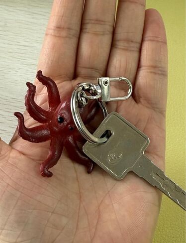 2Pcs Simulated Squid Octopus Keychain Fun Seafood Keychain Weird Personalized Backpack Earphone Accessories Daily Car Pendant in Kuwait