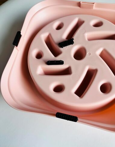 أوعية التغذية البطيئة للكلاب، تتميز بتصميم ألغاز مضاد للاختناق ووظيفة مضادة للانزلاق. صُنعت لإبطاء تناول الطعام، وتتضمن متاهة تمنع الانتفاخ من أجل سلالات MED إلى LRG (الوردي) in Kuwait