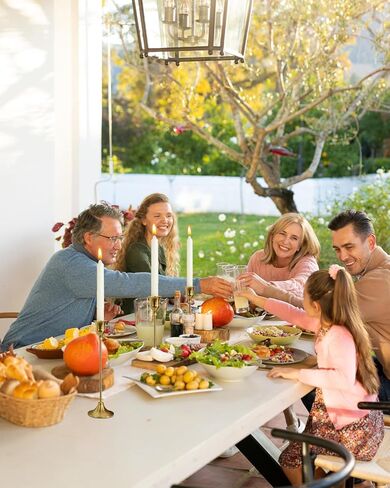 مجموعة حامل عصا الشموع مكونة من 3 - حوامل معدنية ذهبية عتيقة، قطعة مركزية تزيينية للطاولة، والرف، والزفاف in Kuwait