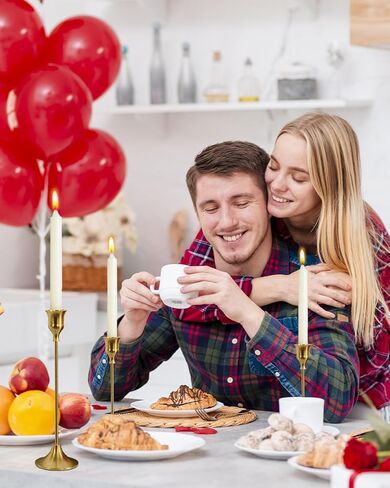 مجموعة حامل عصا الشموع مكونة من 3 - حوامل معدنية ذهبية عتيقة، قطعة مركزية تزيينية للطاولة، والرف، والزفاف in Kuwait