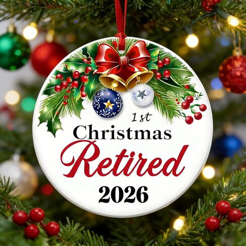 هدية تقاعد من السيراميك لعام 2026 - زينة تذكارية لعيد الميلاد مع تصميم جرس وشجرة - منقوشة لعيد الميلاد الأول المتقاعد - 2.83 بوصة هدية فريدة من السيراميك الأبيض للنساء والرجال المتقاعدين in Kuwait