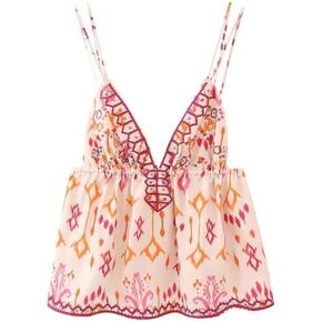 قميص قصير نسائي مثير بياقة على شكل V قميص قصير منقوش عليه زهور من Fairycore مطرز بحزام سباغيتي صيفي in Kuwait