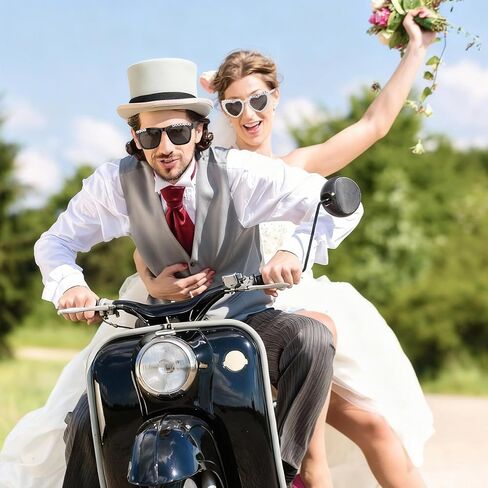 نظارات شمسية Just Married، نظارات شمسية للعروس والعريس لديكورات حفلات الزفاف، باللونين الأبيض والأسود in Kuwait