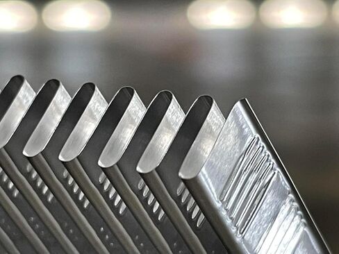 CU1826 Aluminum Radiator for 1986-2005 Chevy S10 Blazer C1500 GMC Savana Jimmy LS Radiador 3 Row Crossflow Radiators Shroud 2x12" Fans 87 88 89 90 91 92 93 94 95 96 97 98 99 00 01 02 03 04 in Kuwait