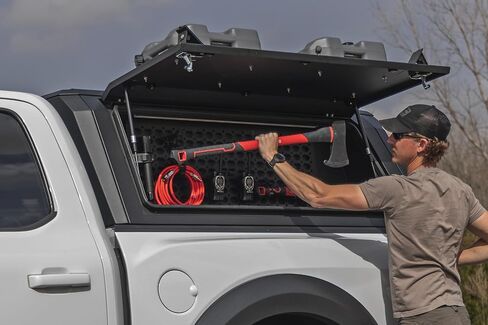 صندوق تخزين جانبي بغطاء سرير من Rough Country (جانب السائق) - يناسب أغطية سرير RC فقط، منظم غطاء سرير الشاحنة مع ضوء LED (Chevy/Ford/GMC/Ram) in Kuwait