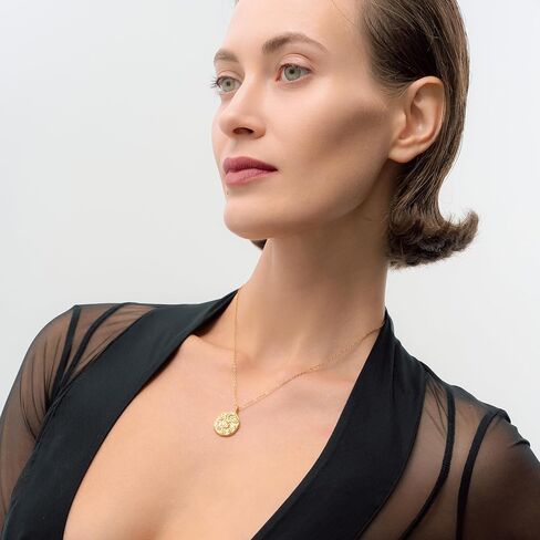 قلادات عملة مقاومة للماء للنساء | مجوهرات الزركونيا المكعبة واللؤلؤ الحقيقي | مطلي بالذهب عيار 18 قيراطًا بتقنية PVD | قلادة ذهبية للنساء | مجوهرات غير مشوهة | قلادة الحظ | قلادة قلادة in Kuwait