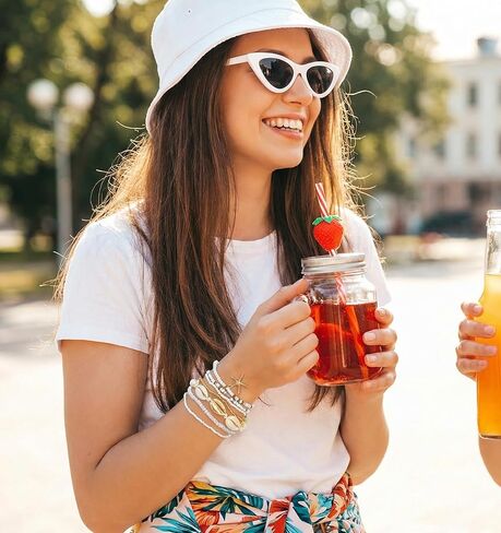 7Pcs Shell Bracelet, Beach Bracelets with Seashell & Starfish Beads, Boho Stackable Stretch Bracelets for Summer Vacation, Seaside Party Gift Set in Kuwait