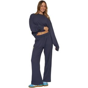 مجموعة مايفير - العالم يحتاج إلى المزيد من التعاطف - بنطال رياضي واسع الأرجل - أزرق داكن in Kuwait