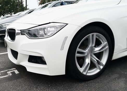 ملصقات iJDMTOY شفافة/بيضاء عاكسة للضوء متوافقة مع سلسلة 2016-2018 BMW F30 F31 LCI 3، 2014-2019 F32 F33 4 Series علامات جانبية للمصد الأمامي من العنبر in Saudi Arabia