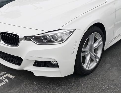 ملصقات iJDMTOY شفافة/بيضاء عاكسة للضوء متوافقة مع سلسلة 2016-2018 BMW F30 F31 LCI 3، 2014-2019 F32 F33 4 Series علامات جانبية للمصد الأمامي من العنبر in Saudi Arabia