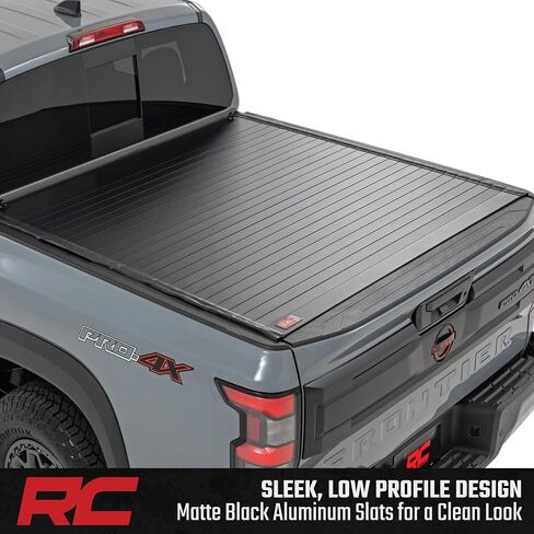 غطاء تونيو صلب قابل للطي من Rough Country لسيارة Nissan Frontier (2022-2026) - غطاء سرير شاحنة من الألومنيوم، يناسب سرير 5 أقدام in Kuwait