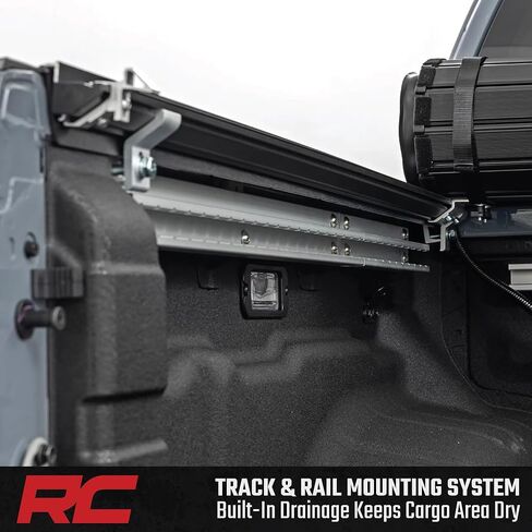 غطاء تونيو صلب قابل للطي من Rough Country لسيارة Nissan Frontier (2022-2026) - غطاء سرير شاحنة من الألومنيوم، يناسب سرير 5 أقدام in Kuwait