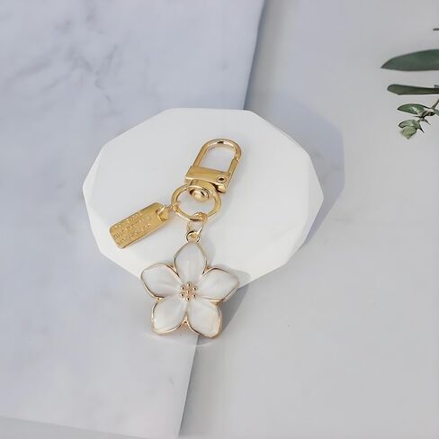Sakura Flower Keychain, Metal Lightweight And Graceful Sakura Design With Tag Accessory For Bag Car Keys Holiday Gifts in Saudi Arabia
