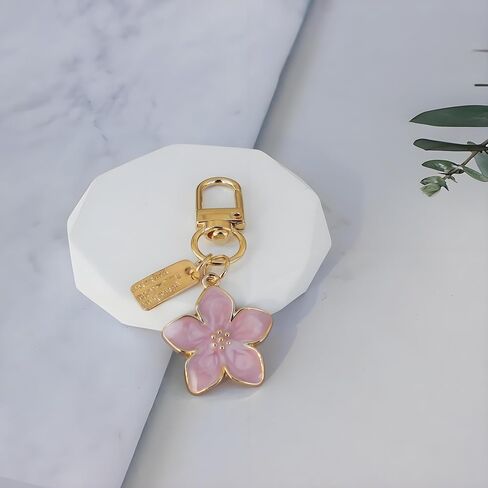 Sakura Flower Keychain, Metal Lightweight And Graceful Sakura Design With Tag Accessory For Bag Car Keys Holiday Gifts in Saudi Arabia