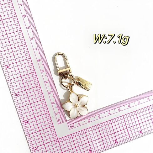 Sakura Flower Keychain, Metal Lightweight And Graceful Sakura Design With Tag Accessory For Bag Car Keys Holiday Gifts in Saudi Arabia