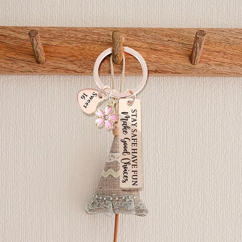 Ouligay Sweet 16 هدية للفتيات هدية عيد الميلاد السادس عشر للفتيات سلسلة مفاتيح حلوة ستة عشر هدية لفتاة تبلغ من العمر 16 عامًا عيد الميلاد 16 هدايا تزيين الحفلات للفتاة المراهقة والابنة والأخت أفضل صديق in Kuwait