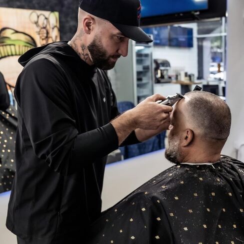 Barber Strong - سترة The Barber - أسود، تقنية Nanoshield، مقاومة للماء، مقاومة للمواد الكيميائية والمبيضات in Kuwait