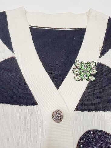 Creepy Green Eye Flower Enamel Pin - Gothic Horror & Surreal Art Brooch for Backpacks, Jackets, Hats, and Bags - Gift for Dark Art, Horror, and Weirdcore Fans in Kuwait