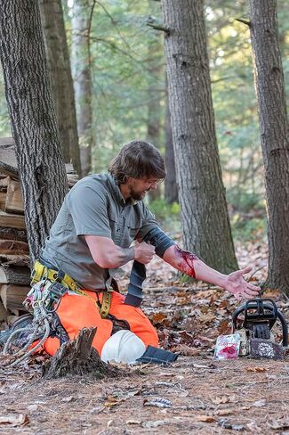 Adventure Medical Kits Trauma Pak Pro with Quikclot & Trauma Tourniquet - First Aid Emergency Kit with Tourniquet, QuikClot Flexible Gauze, Nitrile Gloves & More - Stops Bleeding Fast with Kaolin in Kuwait