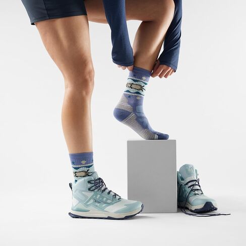 Smartwool Women's Hike Light Cushion Otter Float Crew Socks in Saudi Arabia