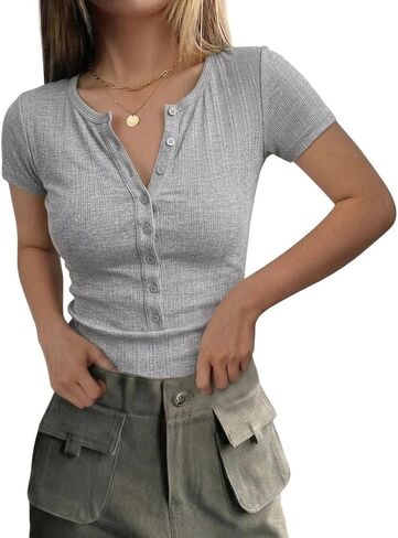 قمصان Rapbin النسائية بأكمام قصيرة كاجوال Henley مضلعة أساسية برقبة على شكل حرف V وأزرار سفلية in Kuwait