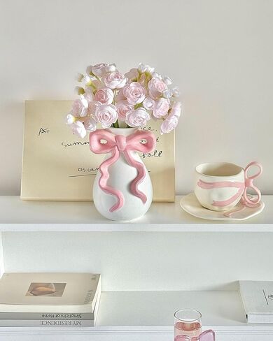 مزهرية سيراميك بيضاء بفيونكة وردية، مزهرية زهرة لطيفة لغرفة الحضانة في السكن الجامعي، ديكور بناتي لغرفة النوم في الشقة in Kuwait