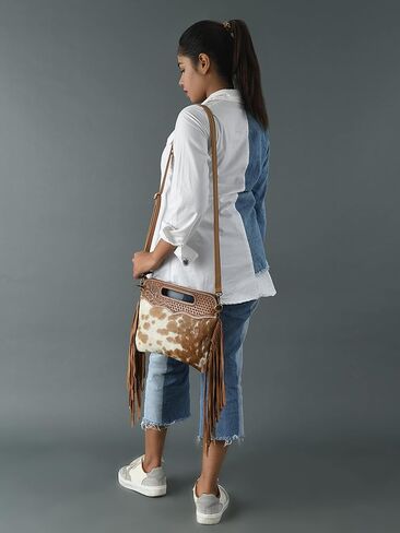 حقيبة كروس نسائية من جلد الغزال الغربي بشراشيب شعر على الجسم مع حزام قابل للتعديل | حقيبة يد جلدية | محفظة | حقيبة حبال جانبية in Kuwait