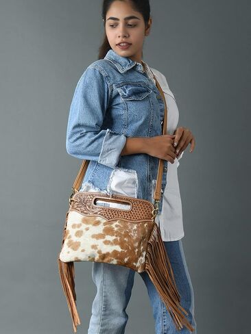 حقيبة كروس نسائية من جلد الغزال الغربي بشراشيب شعر على الجسم مع حزام قابل للتعديل | حقيبة يد جلدية | محفظة | حقيبة حبال جانبية in Kuwait