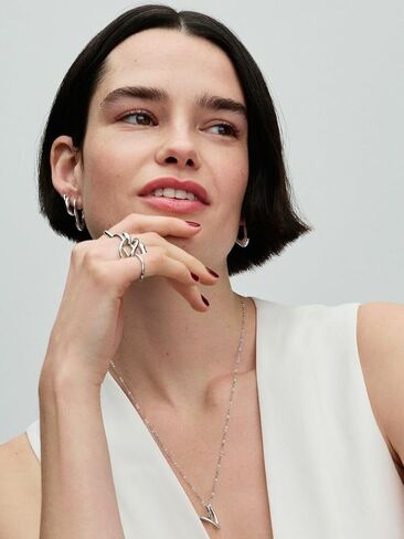 أقراط PANDORA Essence الدائرية Huggie Hoop - أقراط من الفضة الإسترلينية - هدية للنساء - تتضمن صندوق هدايا in Saudi Arabia