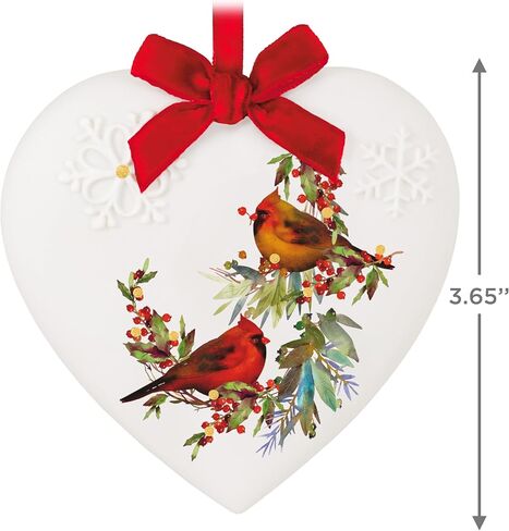 زخرفة عيد الميلاد التذكارية المميزة لعام 2024، قناة هولمارك تنشر الحب والخزف والهدايا العائلية in Kuwait