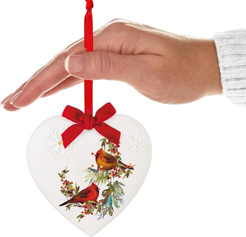 زخرفة عيد الميلاد التذكارية المميزة لعام 2024، قناة هولمارك تنشر الحب والخزف والهدايا العائلية in Kuwait