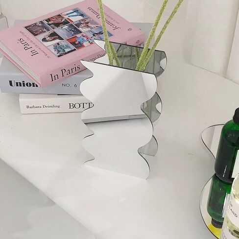 مزهرية زهرة أكريليك متموجة حديثة، تصميم بتأثير المرآة، فضي، قطعة مركزية للمكتب المنزلي، 7.9 × 4.1 × 2 بوصة in Kuwait