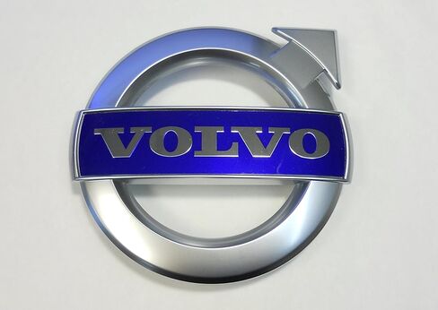 Genuine Volvo Front Grille Emblem NEW OEM XC70 V50 C30 S60 V70 -SEE LIST FOR FIT in Saudi Arabia