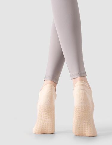 Women's Non-Slip Yoga Socks with Silicone Grips Cotton Ankle Sock for Pilates Barre Hospital Home Workouts‌ in Saudi Arabia