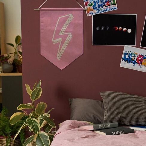 علم راية صاعقة البرق - ديكور حائط وردي، فن معلق لغرفة الفتيات المراهقات، ديكور حضانة وردي، هدية فريدة للبنات وأفضل الأصدقاء. (016) in Kuwait