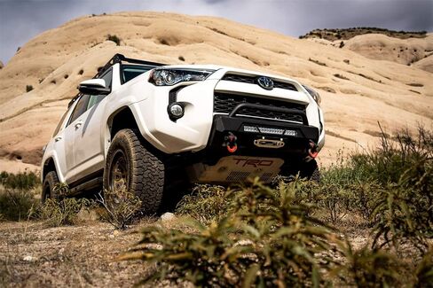 Body Armor TR-19339 2014-2021 Toyota 4 Runner Hiline المصد الأمامي in Kuwait