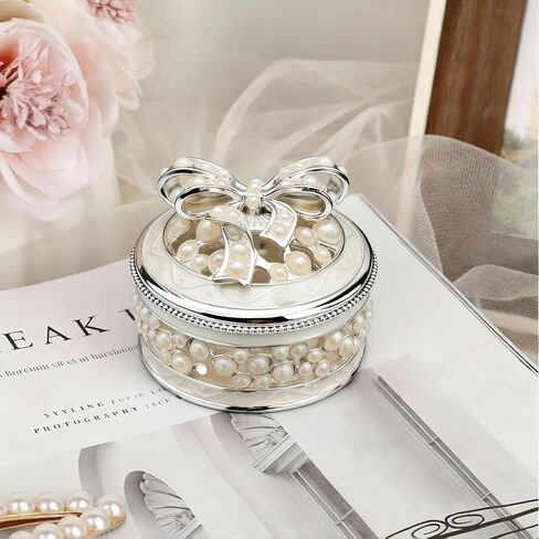 Metal Jewelry Box with Pearl Bow Pattern Round Vintage Trinket Storage Box Decorative with Magnetic Latching Keepsake Box for Ring Earrings Necklaces Decor, Gift for Women Girls (Silver) in Saudi Arabia