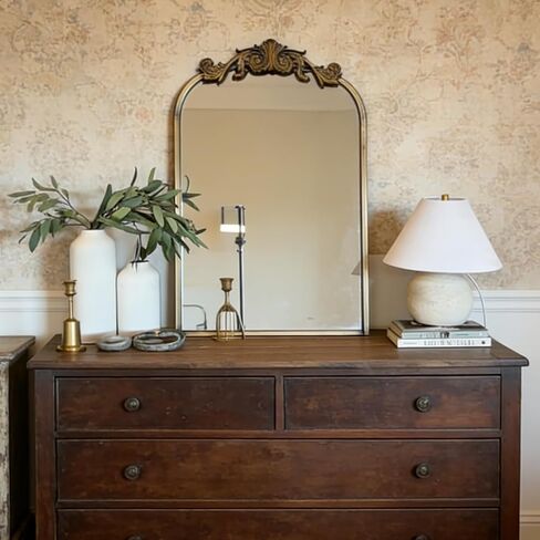مرايا USHOWER Gold Anthropologie العتيقة للجدار، مقاس 60.96 سم × 91.44 سم، طراز باروكي عتيق مع إطار مزخرف، زخرفة نحاسية مقوسة للمدفأة والحمام وغرفة المعيشة وإعادة تشكيل المدخل in Saudi Arabia