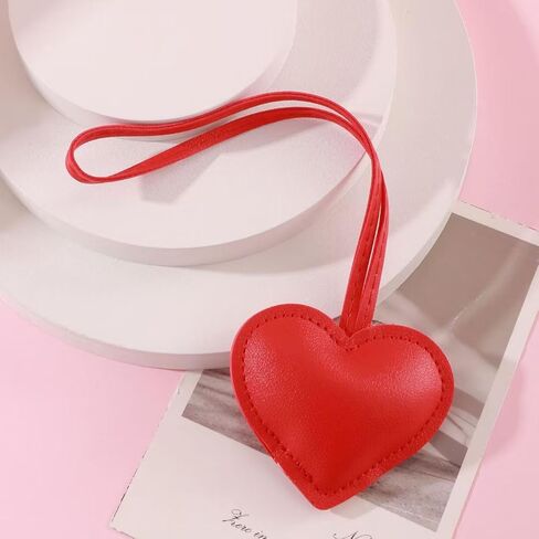 سلسلة مفاتيح على شكل قلب من الجلد مكونة من قطعتين من DESIAR للنساء والفتيات - إكسسوارات سلسلة مفاتيح على شكل قلب لطيفة لحقيبة اليد وحقيبة الظهر وحقيبة اليد (أحمر وأسود) in Kuwait