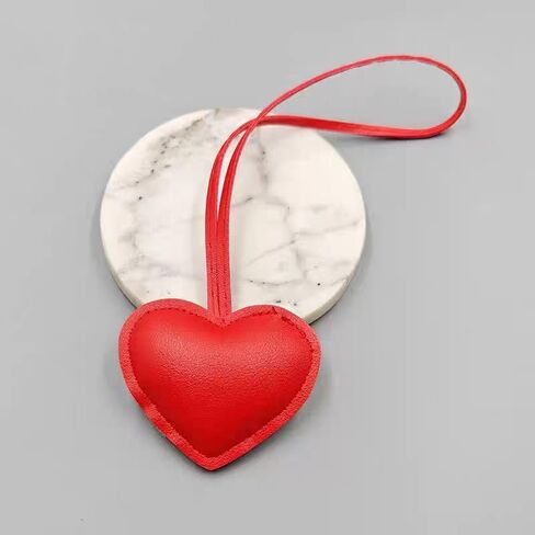 سلسلة مفاتيح على شكل قلب من الجلد مكونة من قطعتين من DESIAR للنساء والفتيات - إكسسوارات سلسلة مفاتيح على شكل قلب لطيفة لحقيبة اليد وحقيبة الظهر وحقيبة اليد (أحمر وأسود) in Kuwait