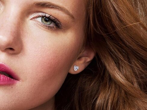 مجموعة Princess - "القلب المتلألئ" - أقراط على شكل قلب مقاس 6 × 6 مم (2.89 قيراط/زوج) زركونيا مكعبة مطلية بالذهب عيار 22 قيراط للأذنين الحساسة in Kuwait