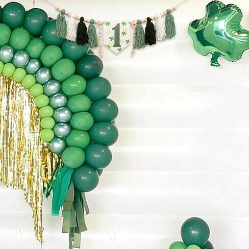 لافتة كرسي مرتفع لعيد الميلاد الأول لعيد القديس باتريك - لافتة حفلة ذات طابع واحد من كلوفر، زينة لحفلة عيد الميلاد الأول، إكليل شرابة أخضر مع تصميم حدوة حصان شامروك كلوفر (لافتة شرابة البرسيم الأولى) in Kuwait