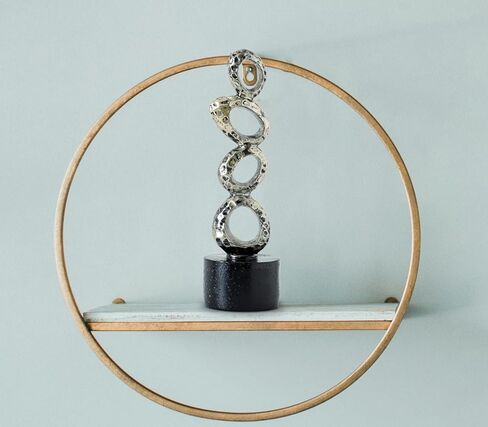 تمثال راتينج تجريدي حديث - حلقات بيضاوية ذهبية غير منتظمة مع قاعدة أسطوانية سوداء لديكور المنزل والمكتب الأنيق in Kuwait