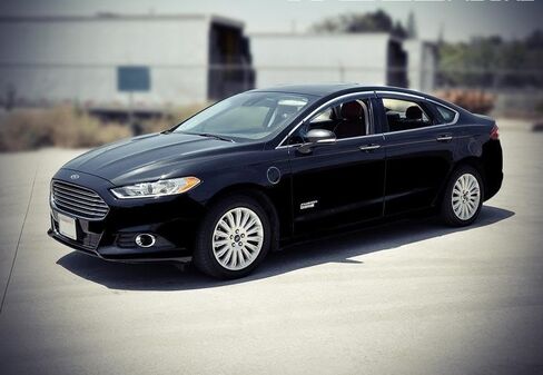 WellVisors Window Visors Wind Deflectors Compatible with Ford 2013-2020 Fusion Sedan with Chrome Trim Rain Guards 3-847FD010 in Saudi Arabia
