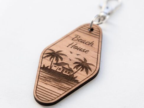 ميدالية مفاتيح بيت العطلة - قطعتين - ميدالية مفاتيح خشبية محفورة بالليزر - هدية منزل صغير (بيت الشاطئ) in Kuwait