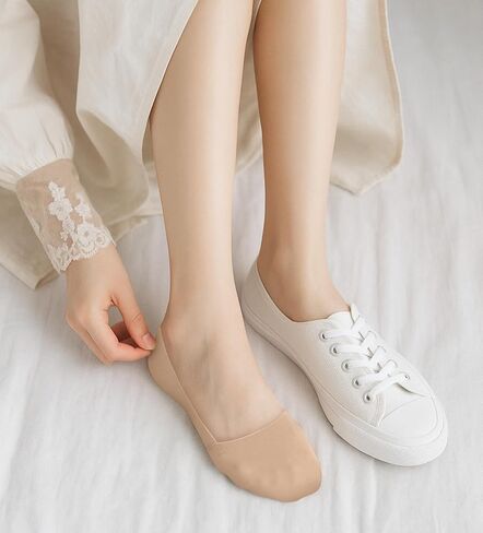 5 عبوات من الجوارب غير المرئية للنساء، غير قابلة للانزلاق، بطانة غير مرئية، جوارب حريرية رفيعة للأحذية المسطحة، بطانة خفيفة الوزن ومنخفضة القطع غير قابلة للانزلاق مخفية للنساء [3 عاري + 2 أسود] in Kuwait