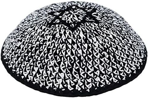 مجموعة من 3 قطع - كيباه محبوكة يدويًا بمقاس 17 سم بمربعات باللونين الأسود والأبيض مع تطريز نجمة داود للرجال والأولاد والأطفال، قبعة ياماكا من إسرائيل - مجموعة كيبوت in Kuwait