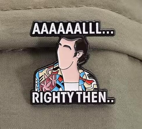 Ace Ventura Pet Detective AAAAAALLL ALL Righty ثم Alrighty Football Laces Out Hike Jim Carrey فيلم كوميدي مضحك لا تذهب إلى هناك 1.25 بوصة شارة دبوس المينا in Kuwait